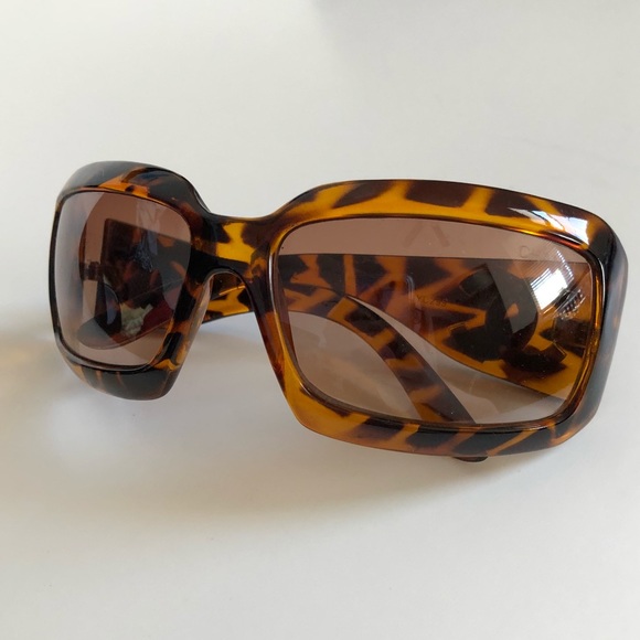 Chanel Sunglasses 🕶💕 - Picture 5 of 7